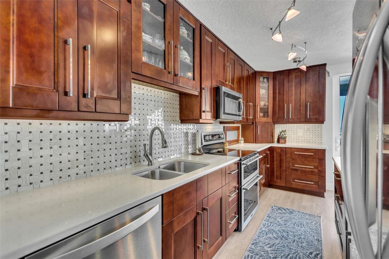 4822 Ocean Boulevard, Unit 8D, Siesta Key, FL 34242 Photo