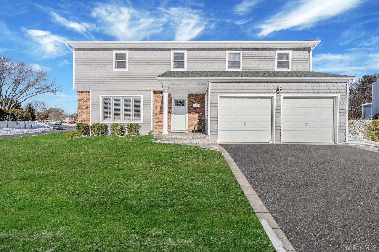 49 Gainsborough Road Holbrook, NY 11741