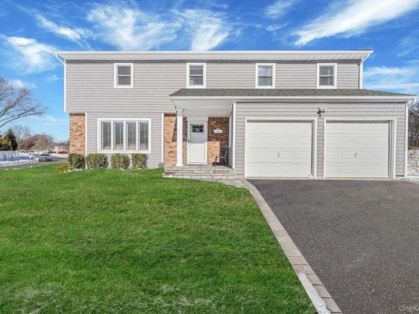 49 Gainsborough Road, Holbrook, NY 11741