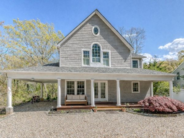 2 Walnut Avenue, Setauket, NY 11733