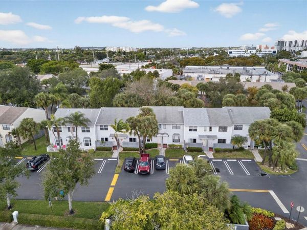 127 SW 3rd St, Unit 127, Pompano Beach, FL 33060