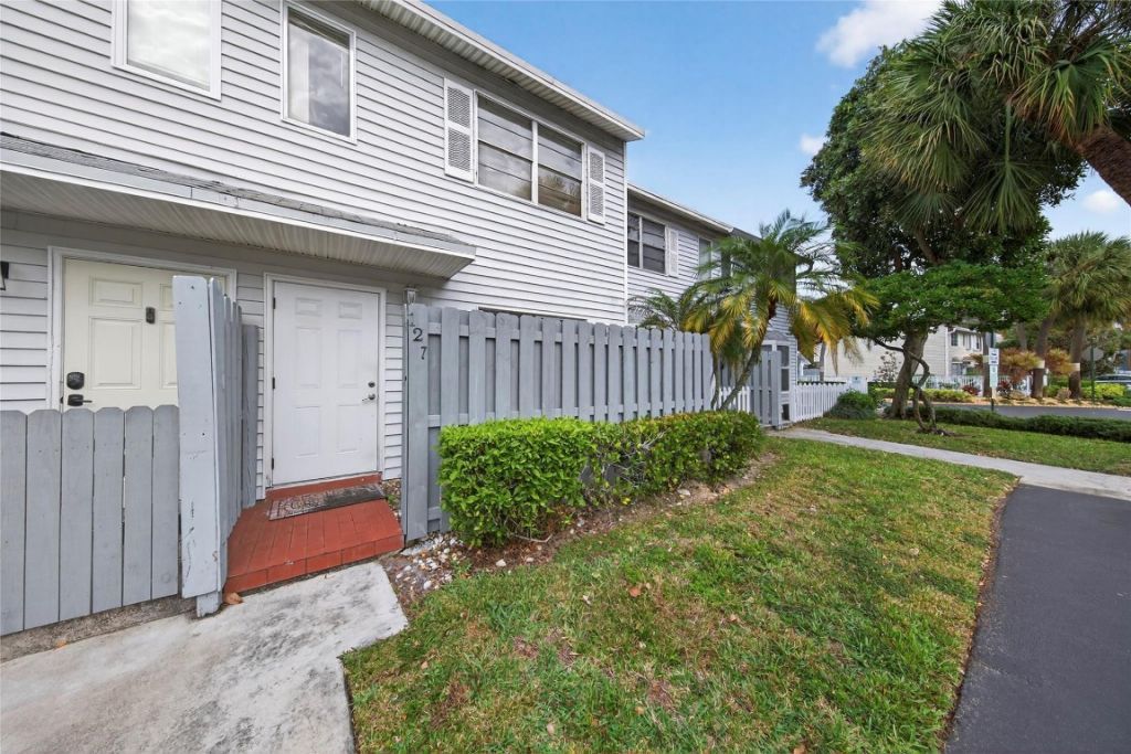 127 SW 3rd Street, Unit 127, Pompano Beach, FL 33060 Photo