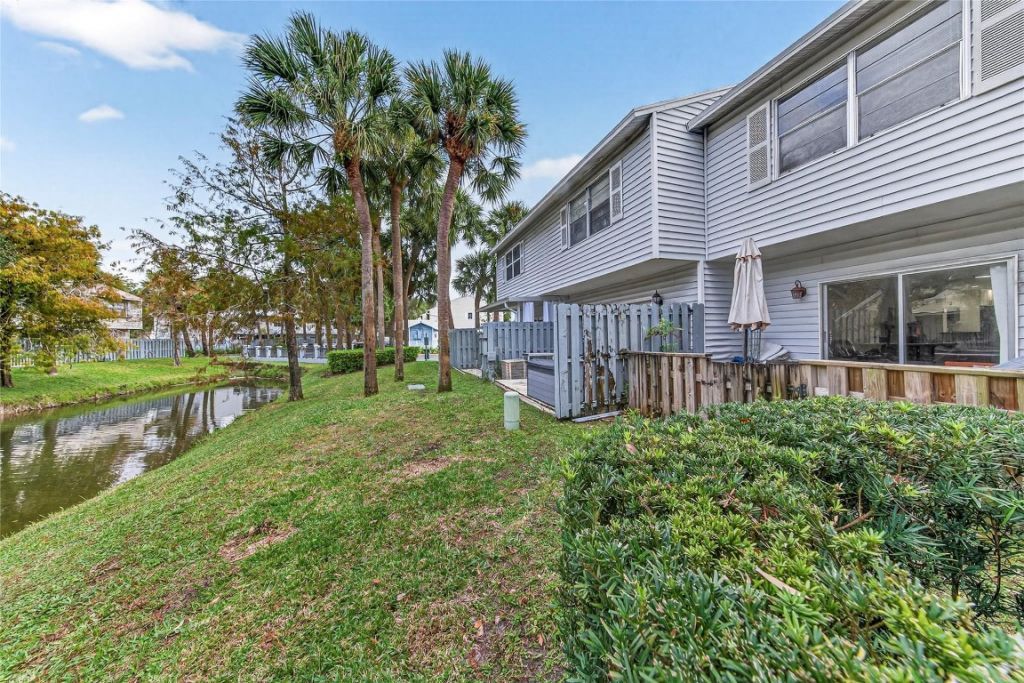 127 SW 3rd Street, Unit 127, Pompano Beach, FL 33060 Photo