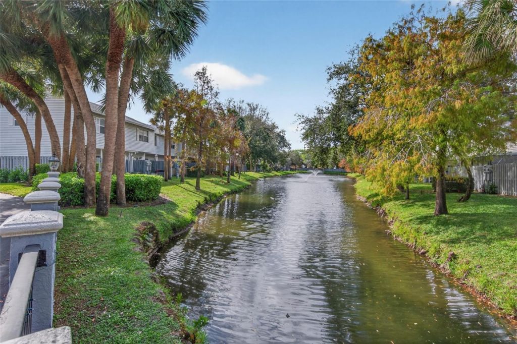 127 SW 3rd Street, Unit 127, Pompano Beach, FL 33060 Photo