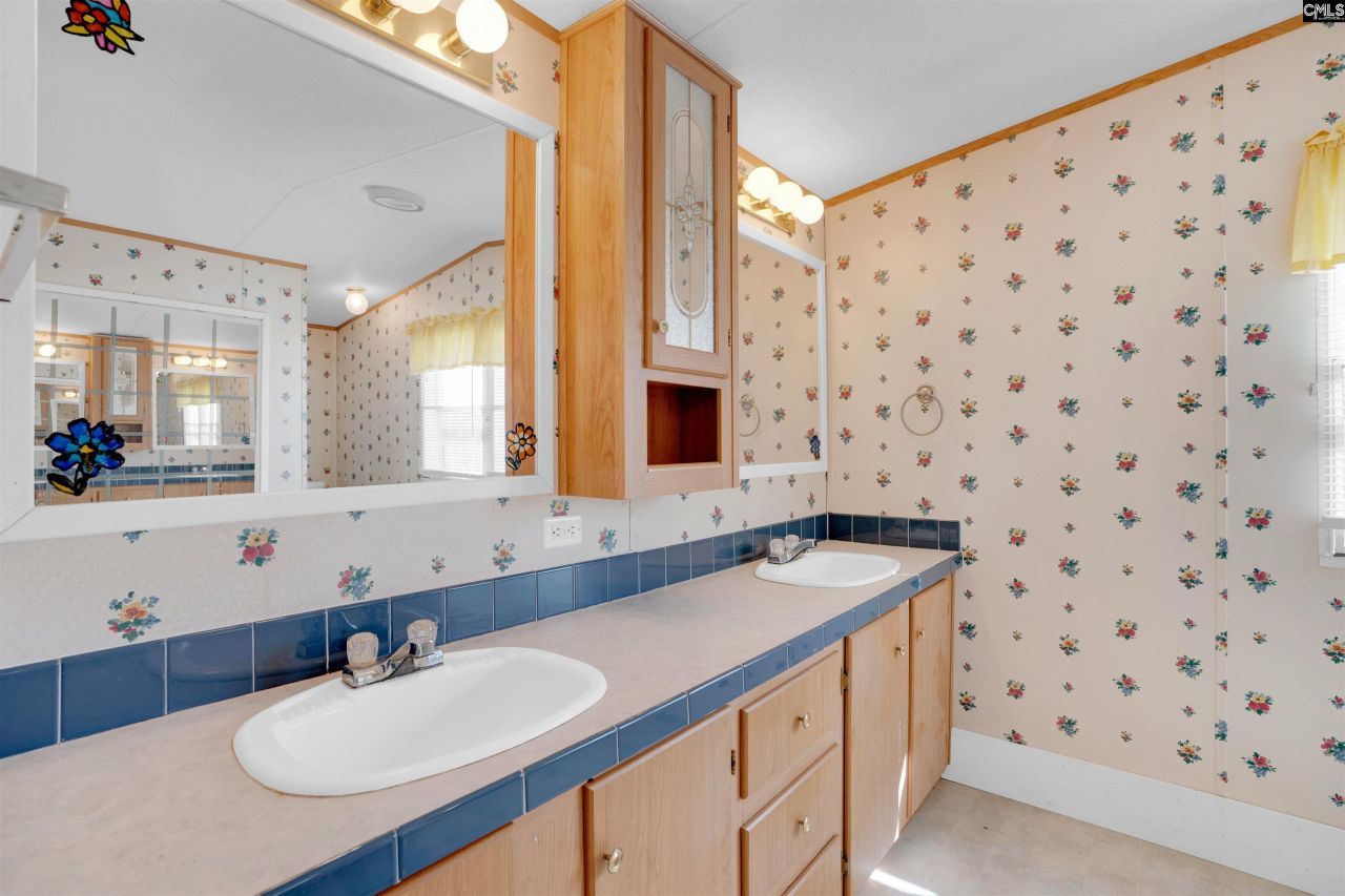 245 Watts Hill Road Photo 11