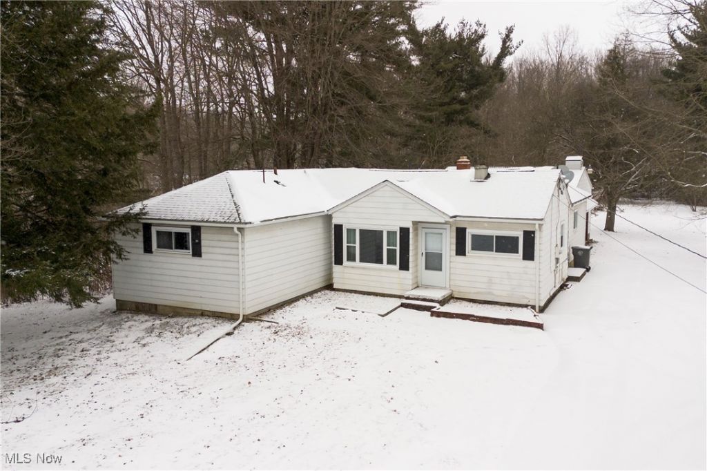 3240 Oak Street Extension, Youngstown, OH 44505 Main Photo