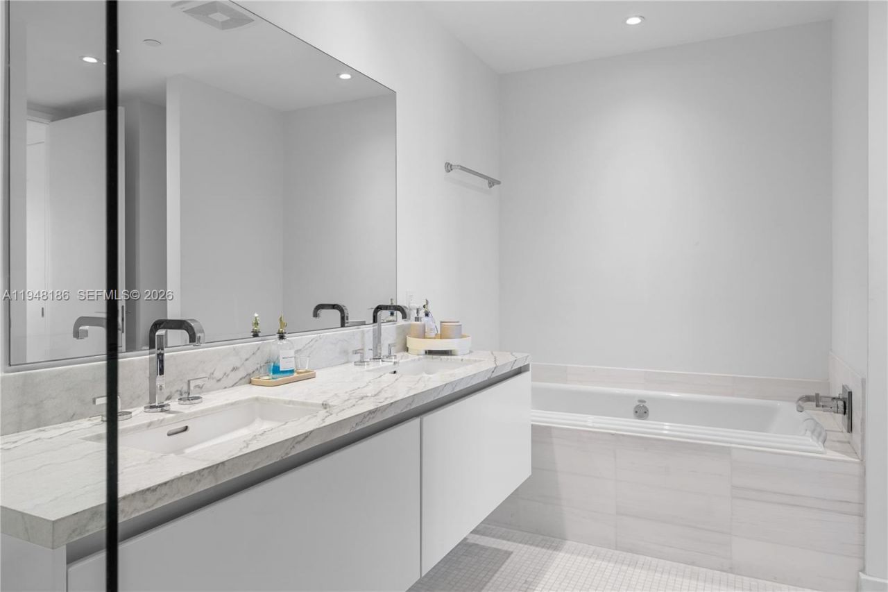 700 NE 26th Ter, Unit 4701, Miami, FL 33137 Photo