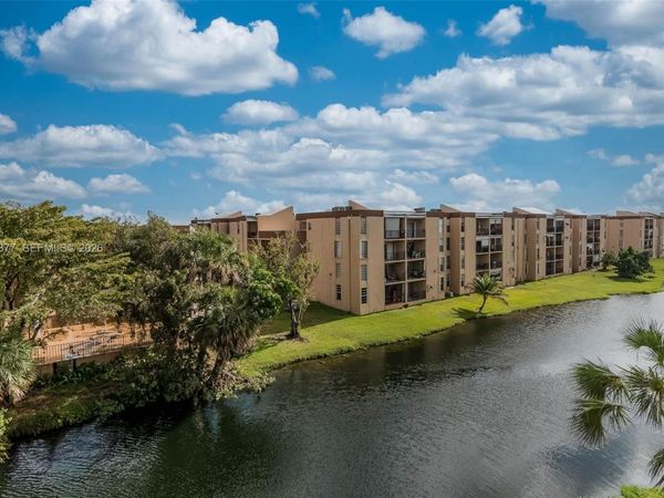 8895 Fontainebleau Blvd, Unit 407, Miami, FL 33172