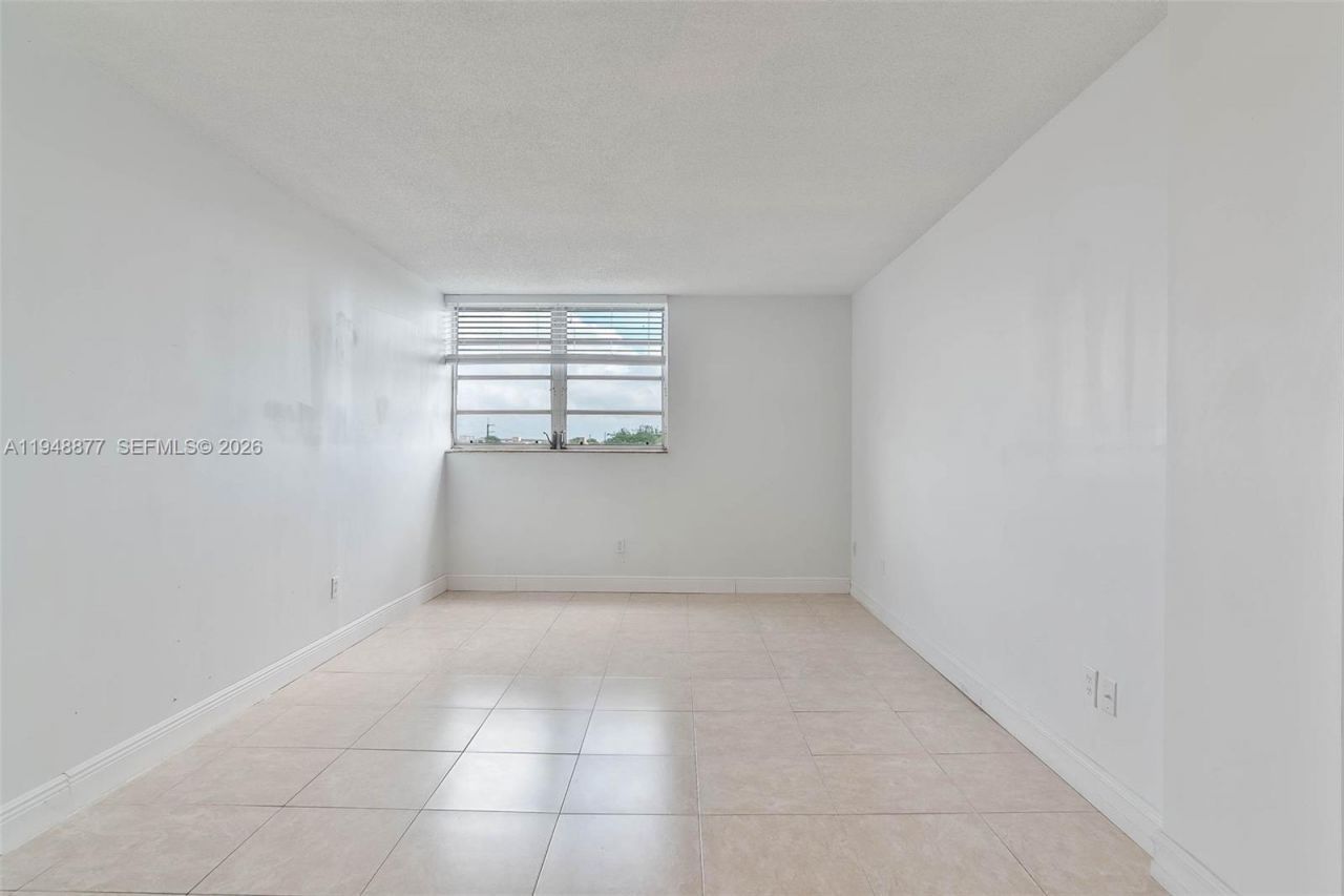 8895 Fontainebleau Blvd, Unit 407, Miami, FL 33172 Photo