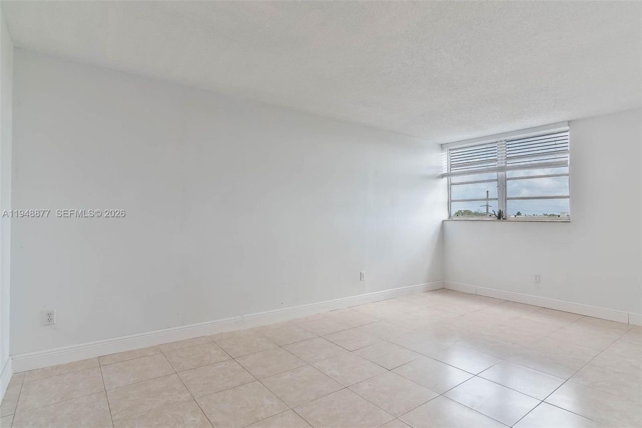 8895 Fontainebleau Blvd, Unit 407, Miami, FL 33172 Photo