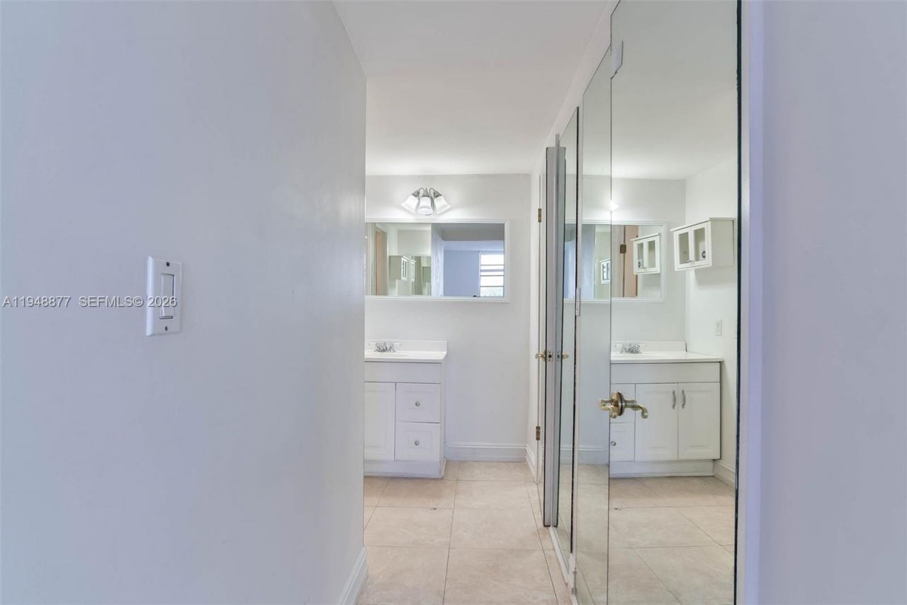 8895 Fontainebleau Blvd, Unit 407, Miami, FL 33172 Photo