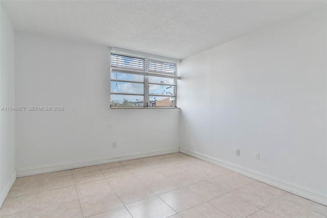 8895 Fontainebleau Blvd, Unit 407, Miami, FL 33172 Photo