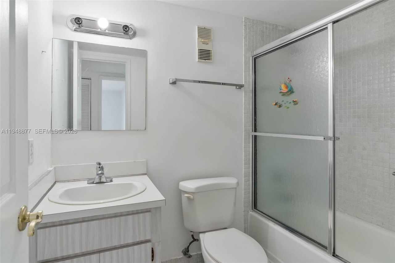 8895 Fontainebleau Blvd, Unit 407, Miami, FL 33172 Photo