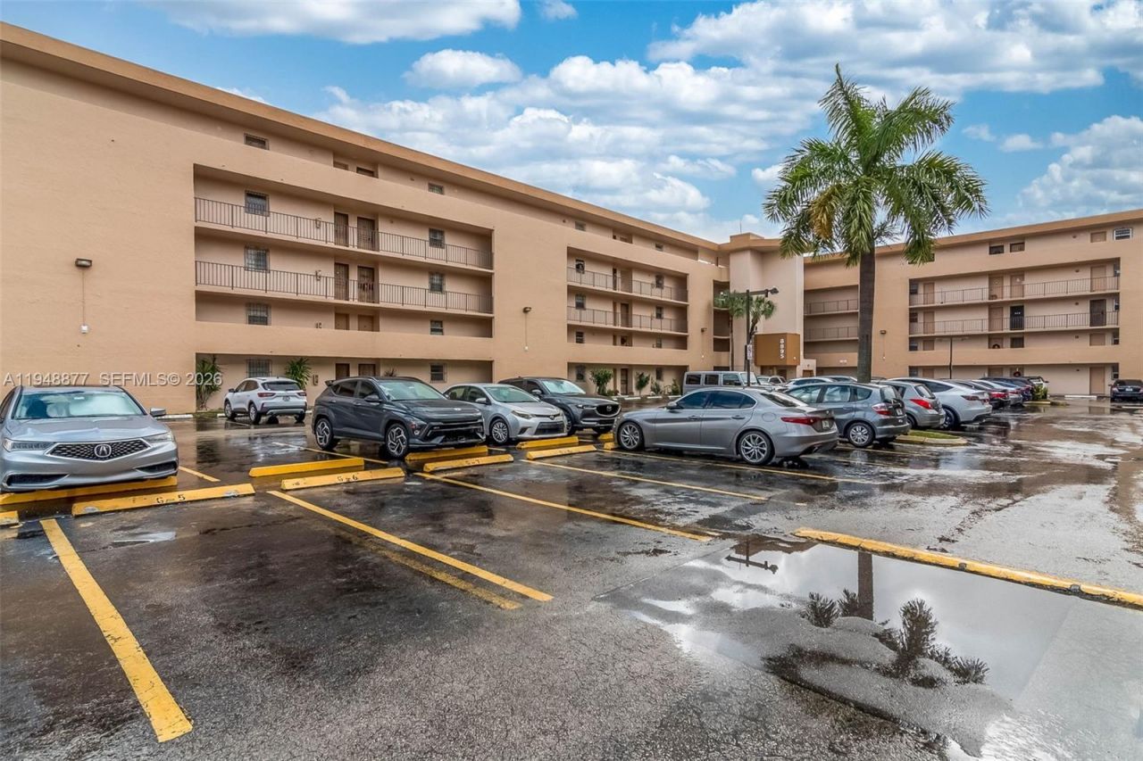8895 Fontainebleau Blvd, Unit 407, Miami, FL 33172 Photo