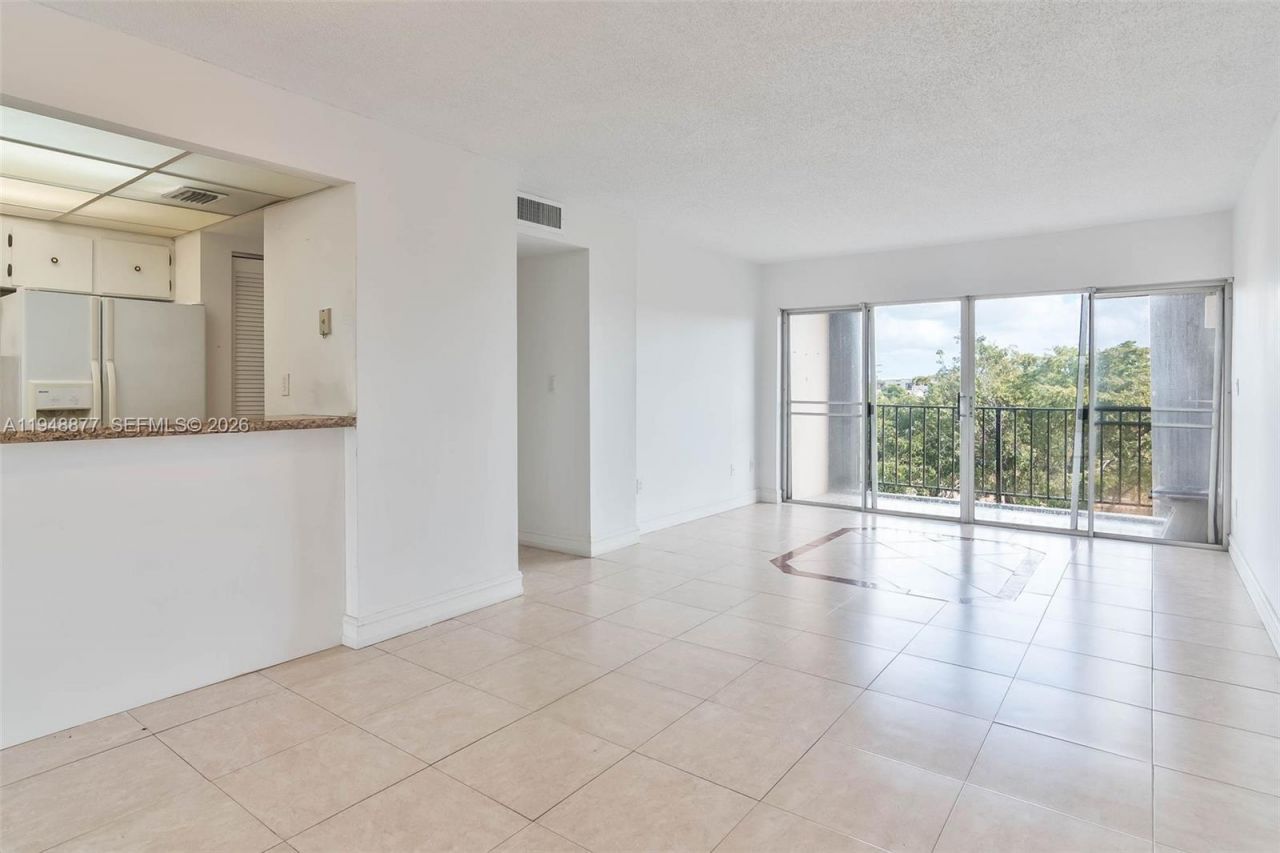 8895 Fontainebleau Blvd, Unit 407, Miami, FL 33172 Photo