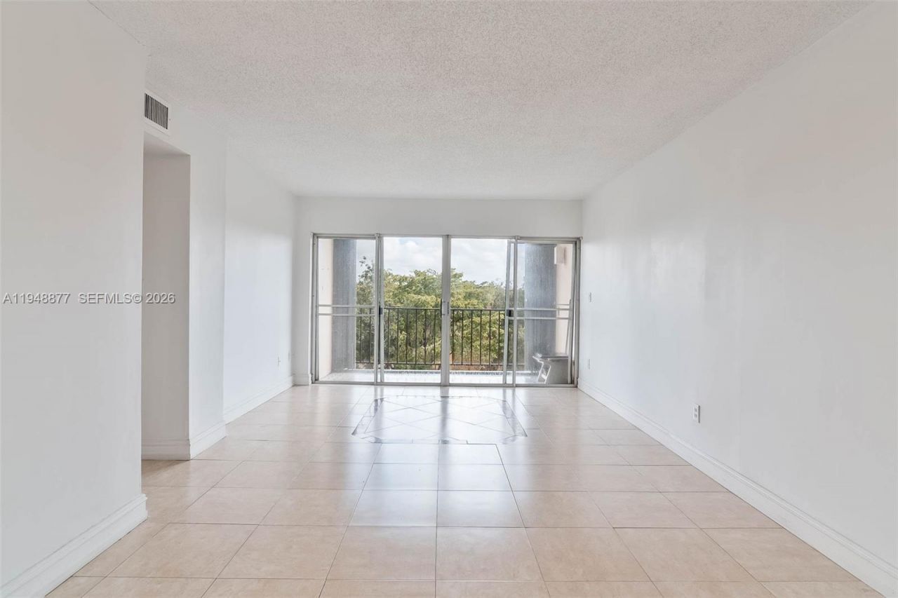 8895 Fontainebleau Blvd, Unit 407, Miami, FL 33172 Photo