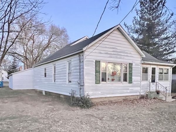 925 8th Street, Erie, IL 61250