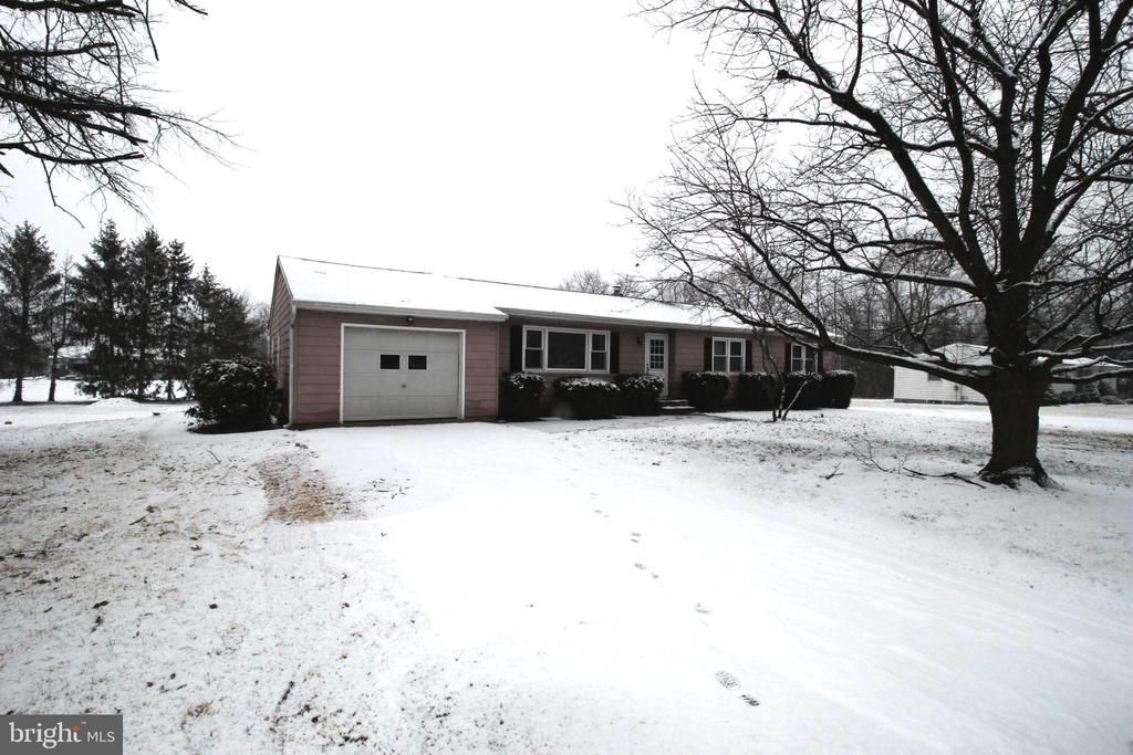 34 Applegate Road, Jobstown, NJ 08041 Main Photo