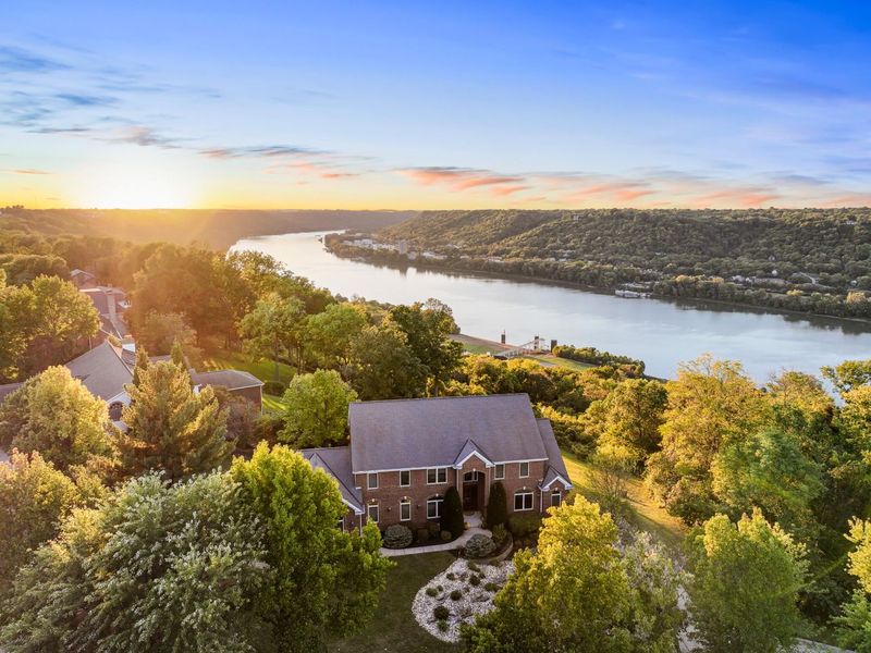 2096 Angela Court, Villa Hills, KY 41017 Photo 2