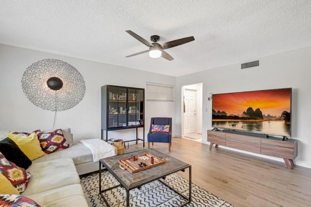 23 Colonial Club Drive, Unit 204, Boynton Beach, FL 33435 Photo