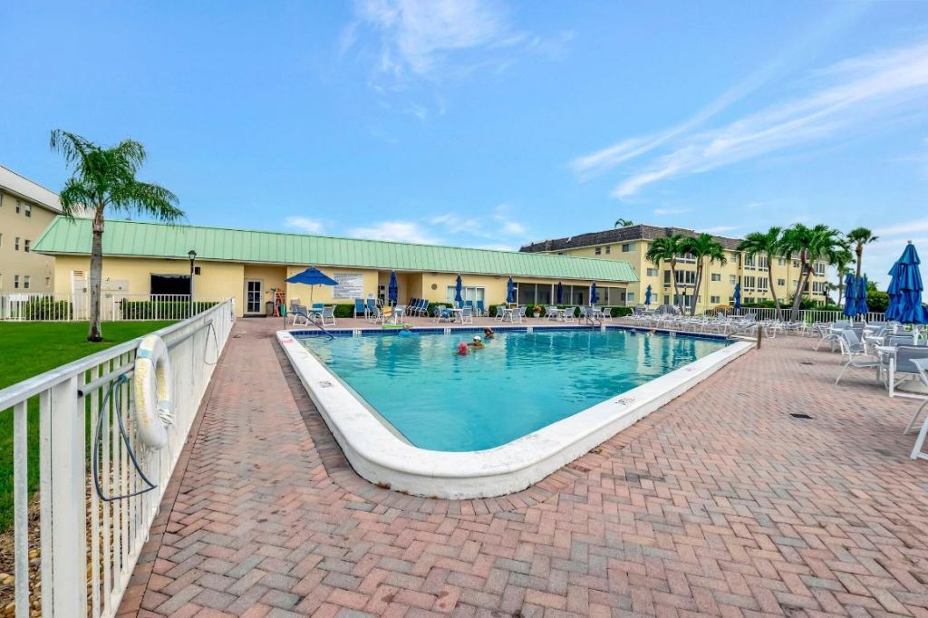 23 Colonial Club Drive, Unit 204, Boynton Beach, FL 33435 Photo