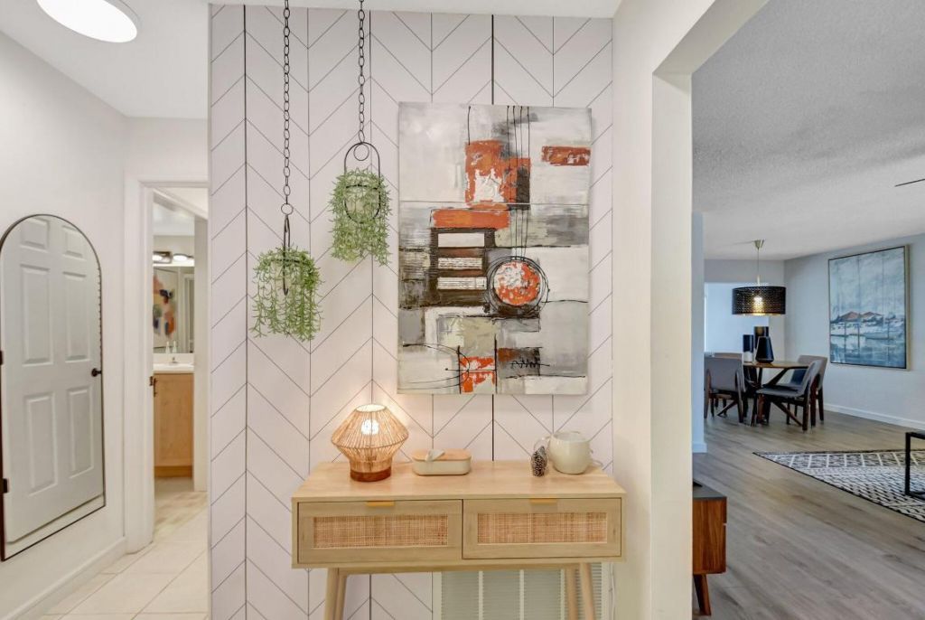 23 Colonial Club Drive, Unit 204, Boynton Beach, FL 33435 Photo