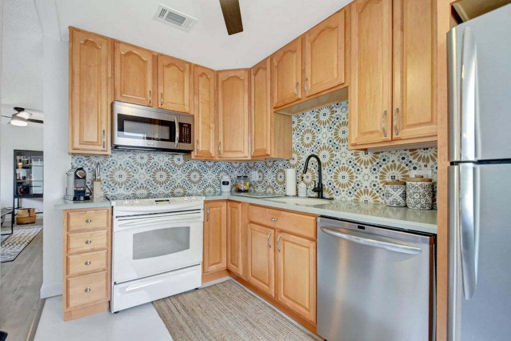 23 Colonial Club Drive, Unit 204, Boynton Beach, FL 33435 Photo