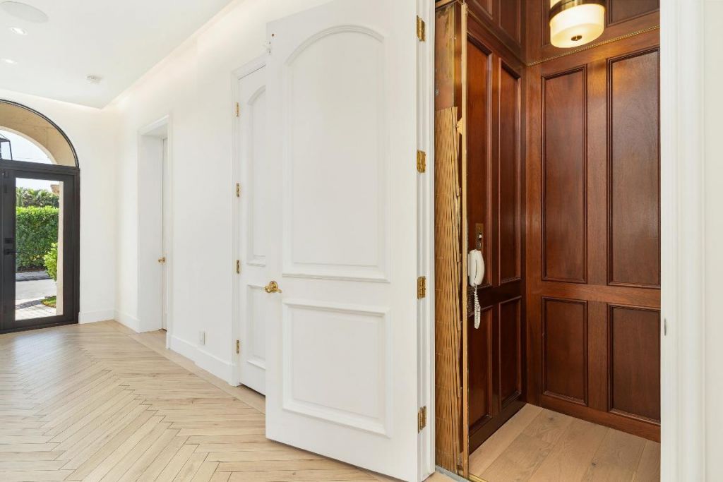 2085 Regents Boulevard, West Palm Beach, FL 33409 Photo