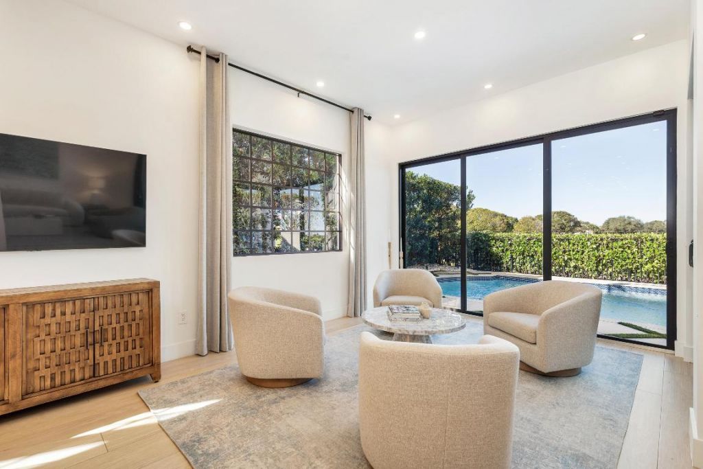 2085 Regents Boulevard, West Palm Beach, FL 33409 Photo