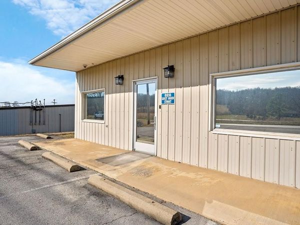 828 Main Street, Byrdstown, TN 38549