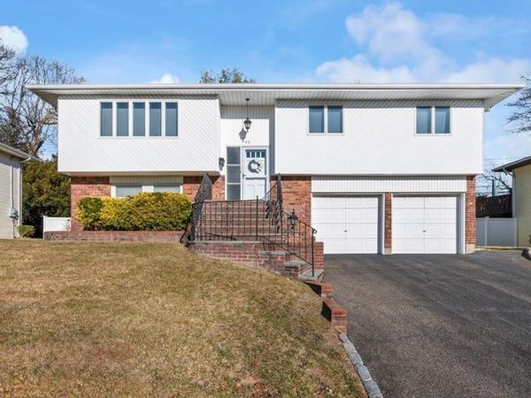 53 Beaumont Drive, Plainview, NY 11803