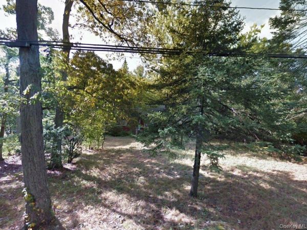 48 Ormond Street, Dix Hills, NY 11746