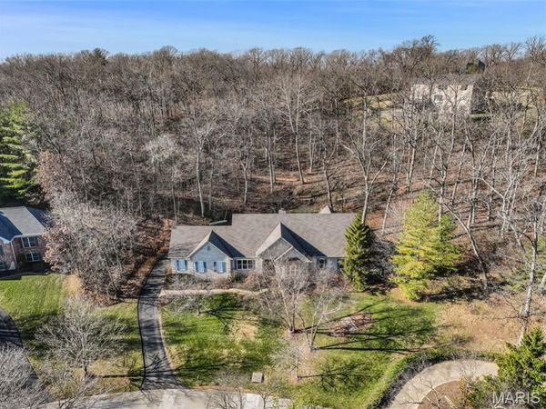 9515 Country Club Green, St Louis, MO 63127