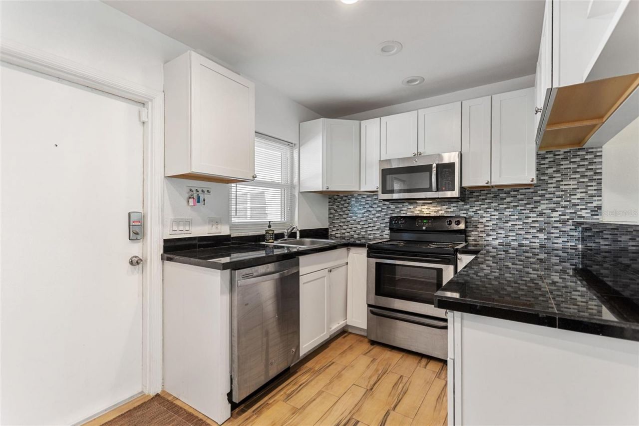 4250 37th Street S, Unit 5, Saint Petersburg, FL 33711 Photo