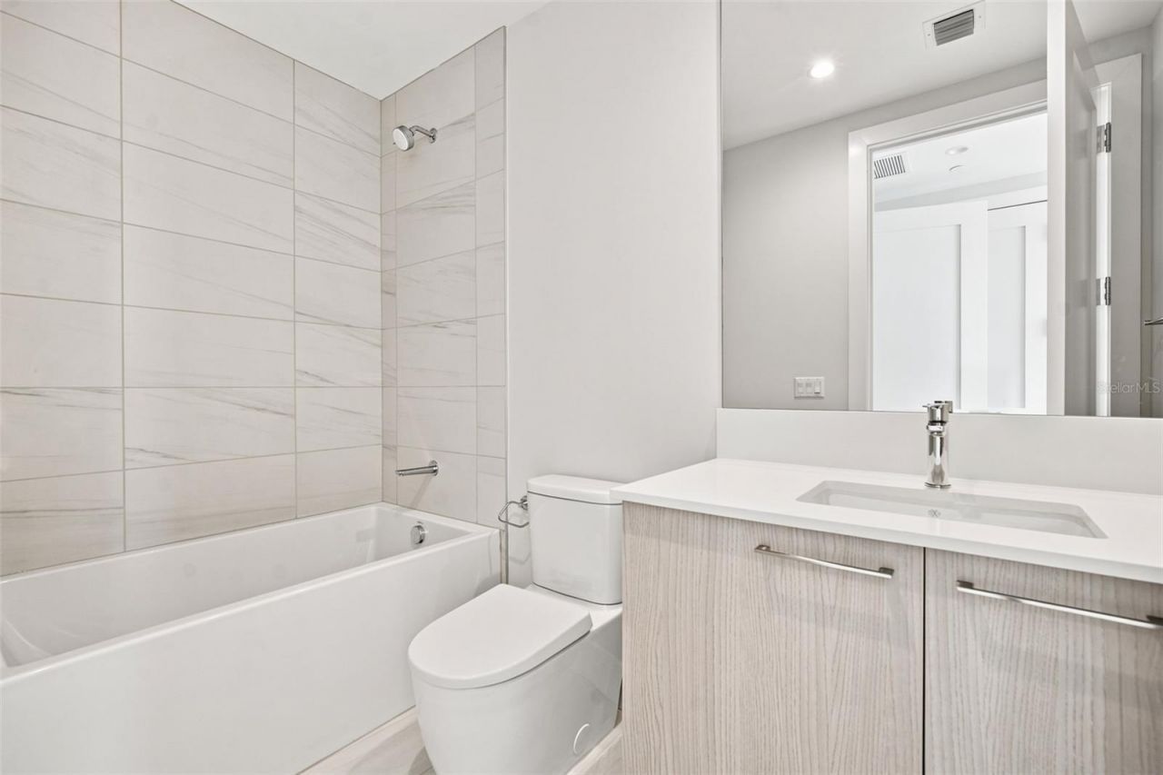 275 1st Ave South, Unit 2606, Saint Petersburg, FL 33701 Photo