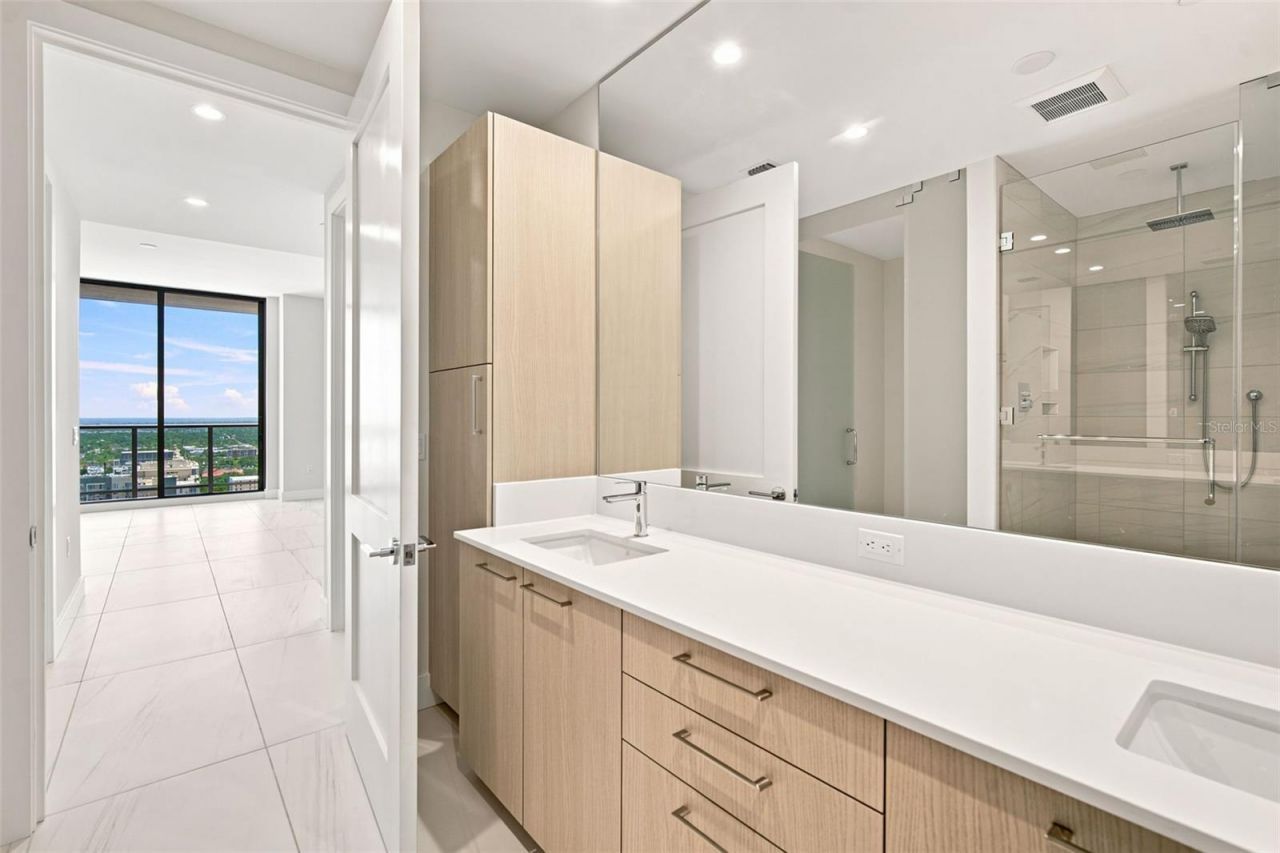 275 1st Ave South, Unit 2606, Saint Petersburg, FL 33701 Photo