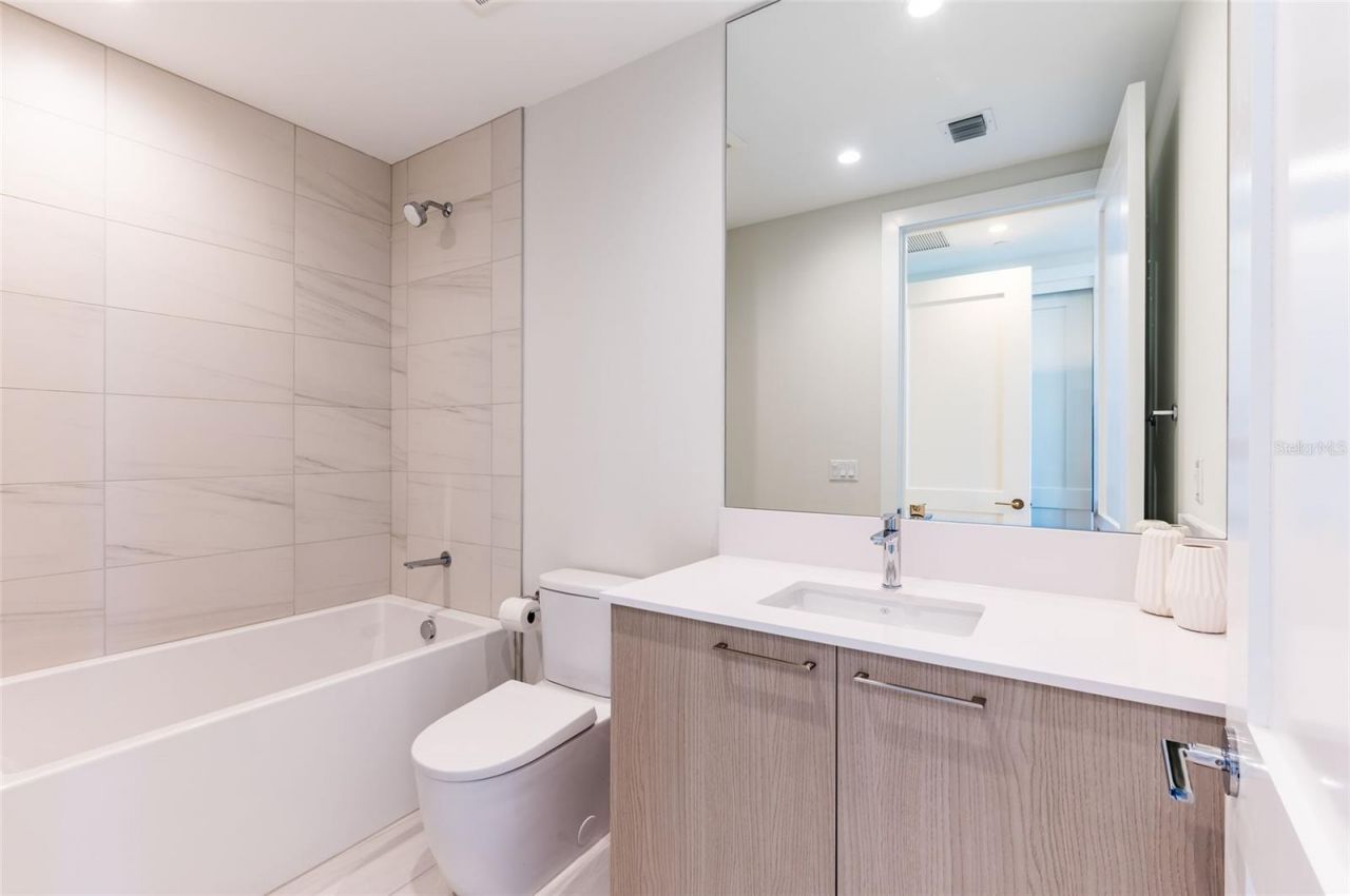 275 1st Ave South, Unit 2606, Saint Petersburg, FL 33701 Photo