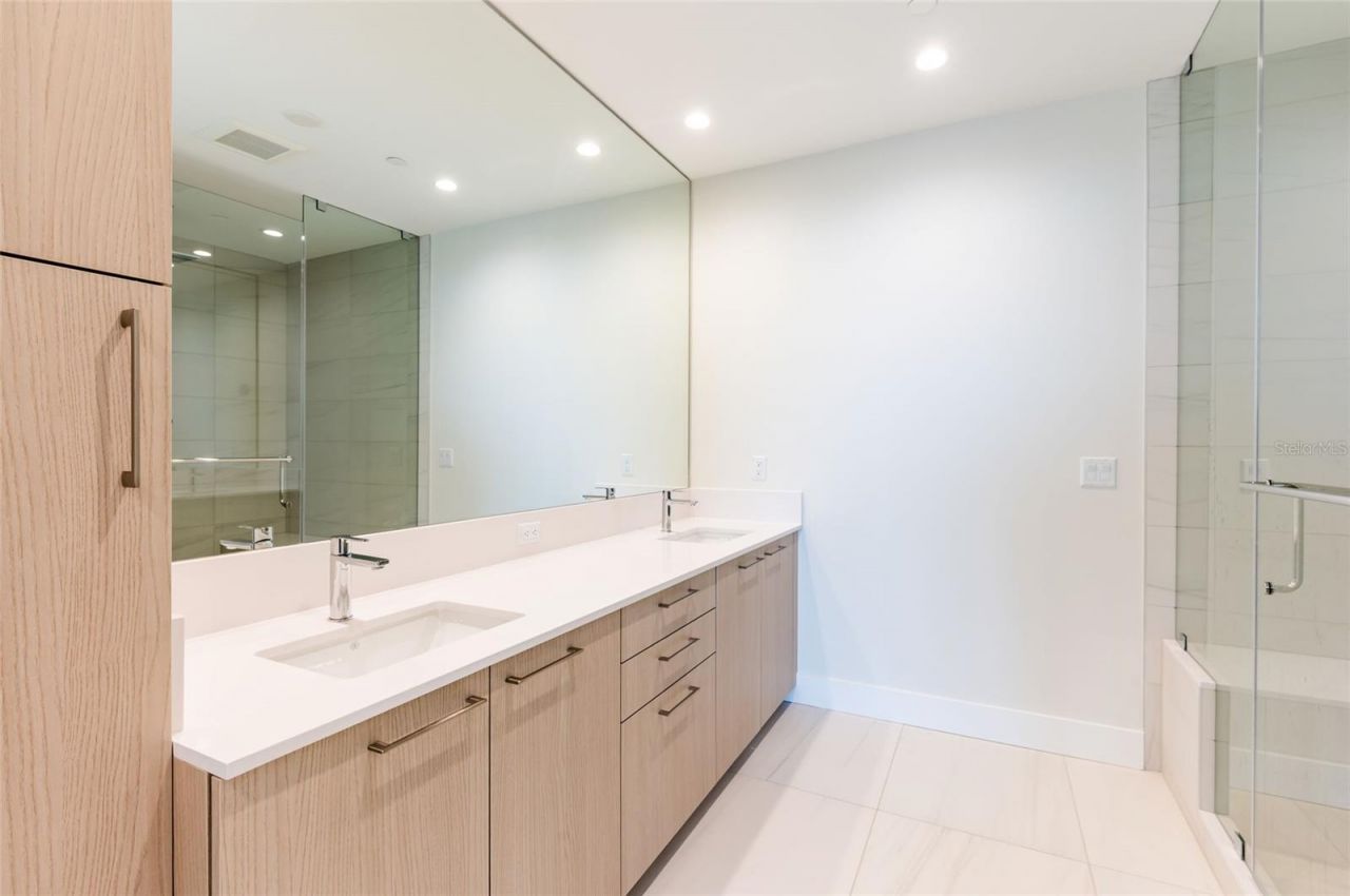 275 1st Ave South, Unit 2606, Saint Petersburg, FL 33701 Photo