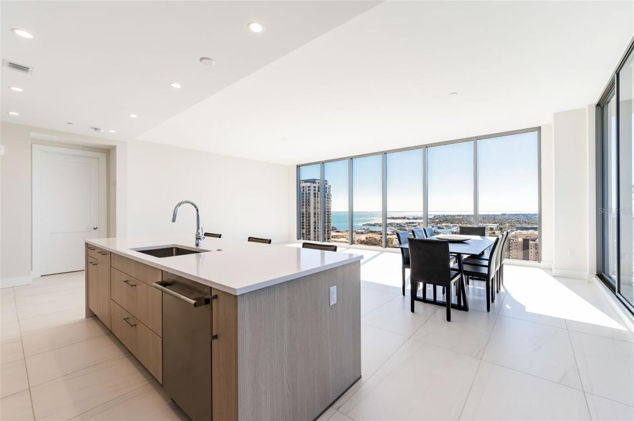 275 1st Ave South, Unit 2606, Saint Petersburg, FL 33701 Photo