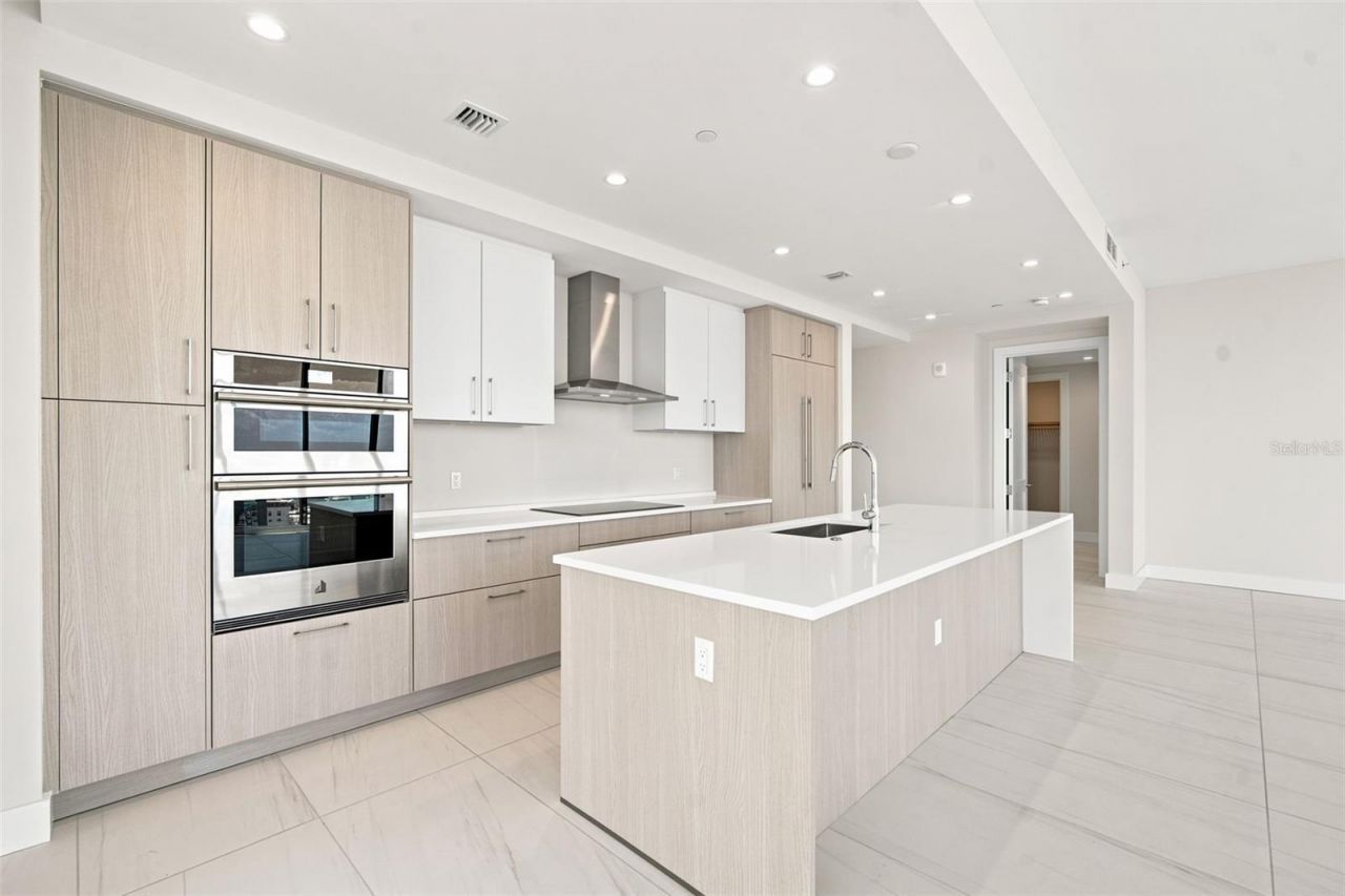 275 1st Ave South, Unit 2606, Saint Petersburg, FL 33701 Photo
