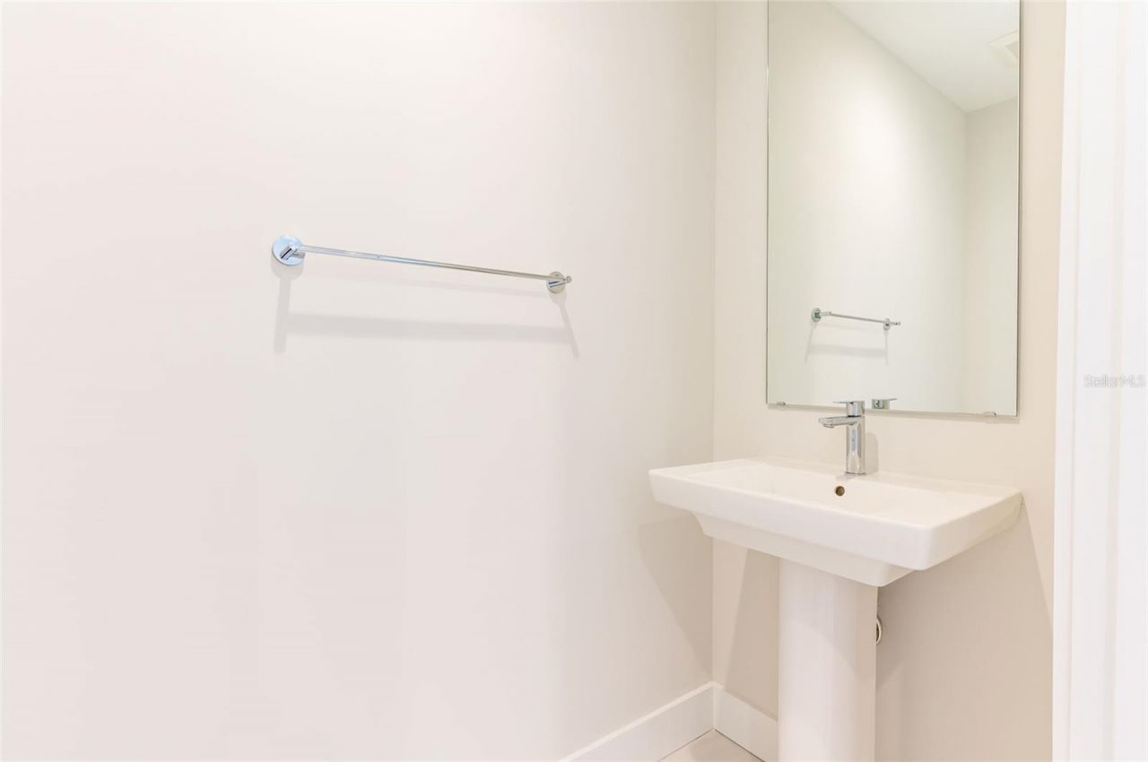 275 1st Avenue South, Unit 2208, Saint Petersburg, FL 33701 Photo