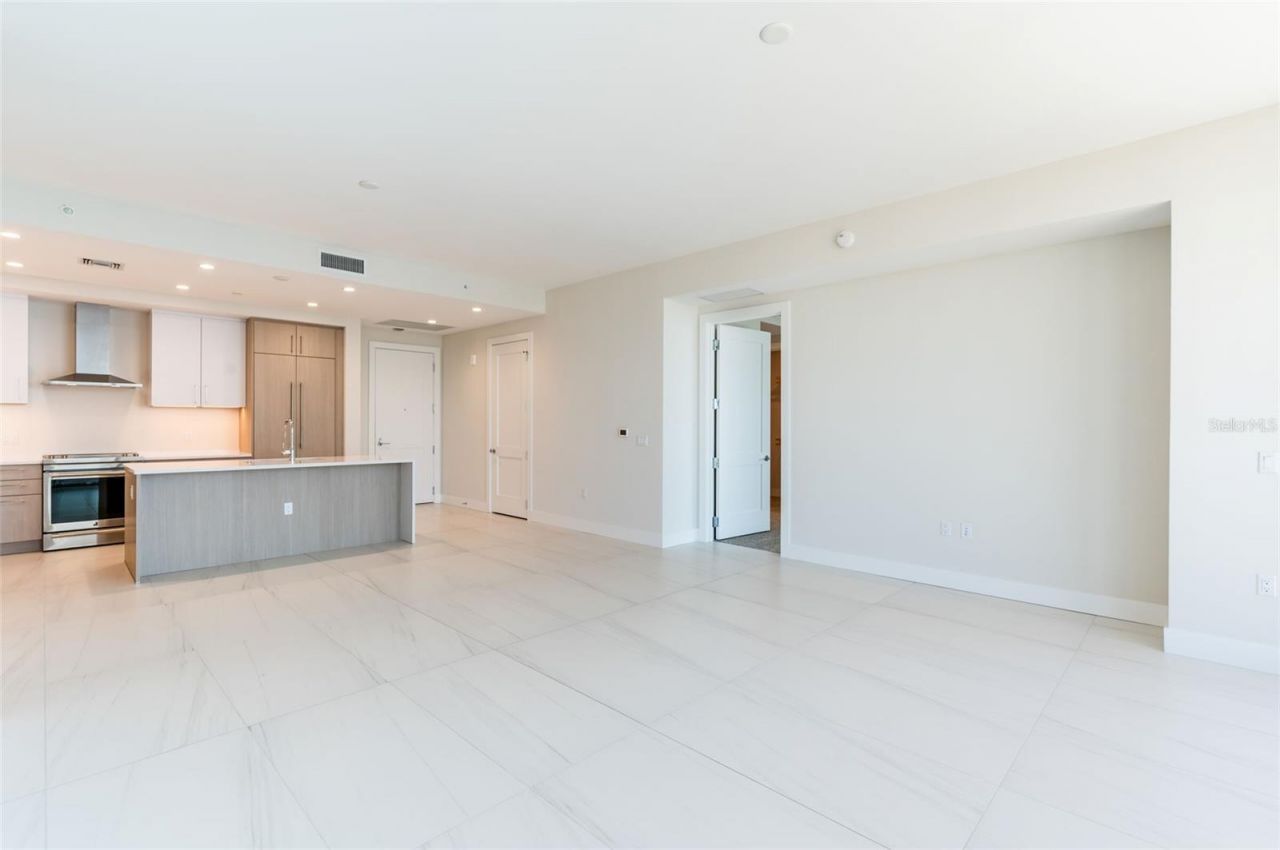 275 1st Avenue South, Unit 2208, Saint Petersburg, FL 33701 Photo