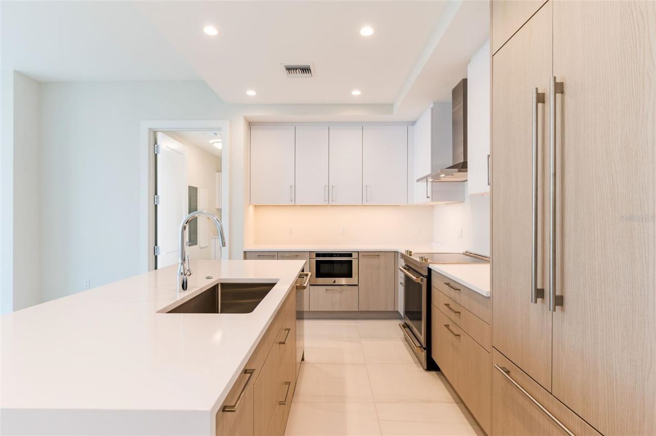 275 1st Avenue South, Unit 2208, Saint Petersburg, FL 33701 Photo