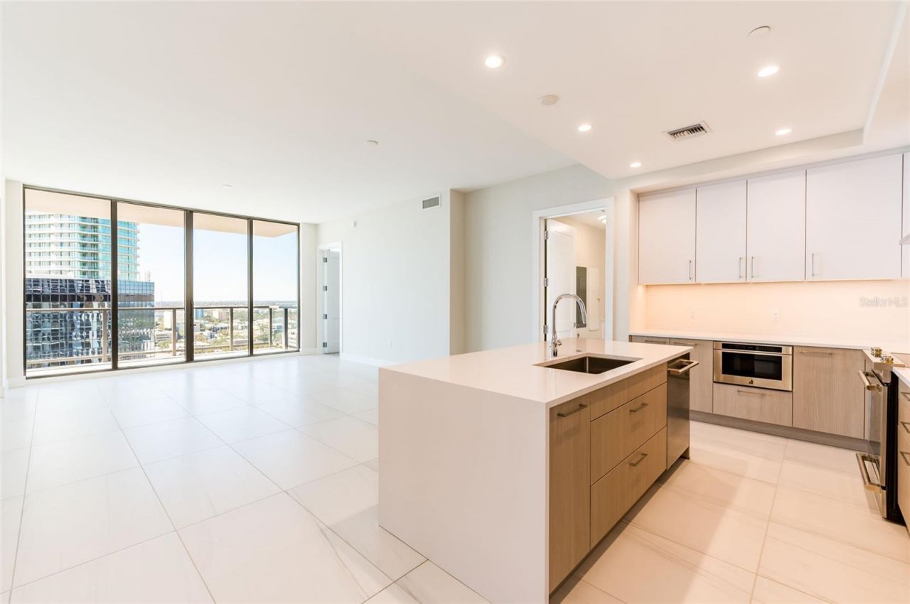 275 1st Avenue South, Unit 2208, Saint Petersburg, FL 33701 Photo