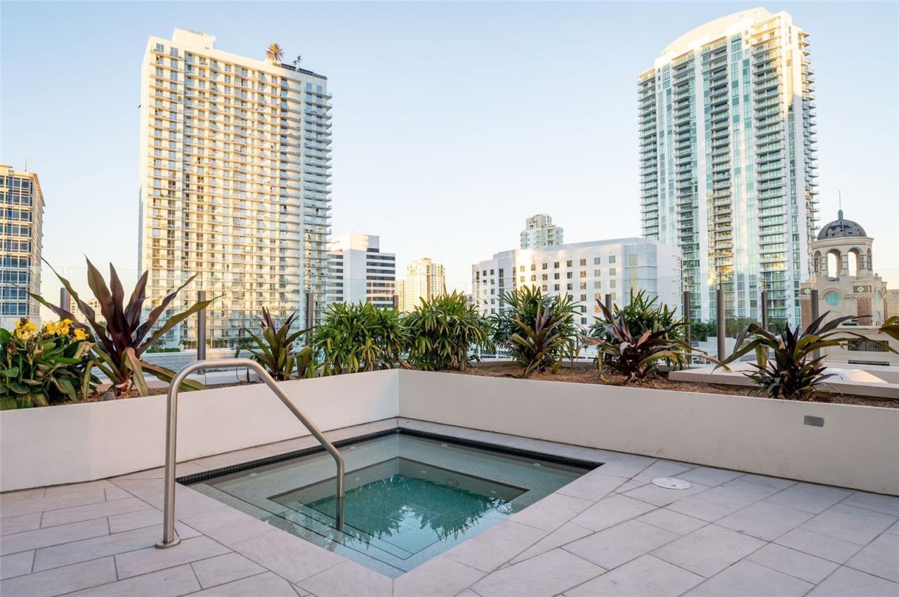 275 1st Avenue South, Unit 2208, Saint Petersburg, FL 33701 Photo