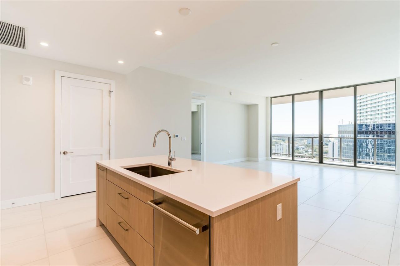 275 1st Avenue South, Unit 2208, Saint Petersburg, FL 33701 Photo