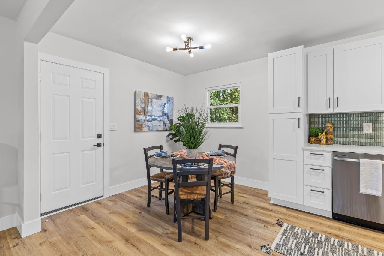 3585 Dunmovin Drive Photo 8