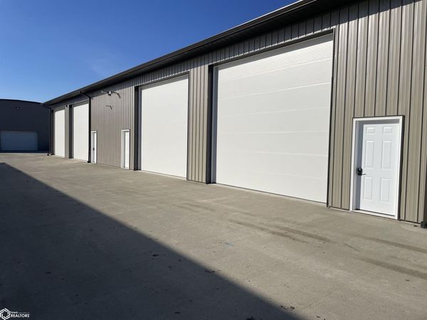 1025 N 8th St, Unit 207, Clear Lake, IA 50428