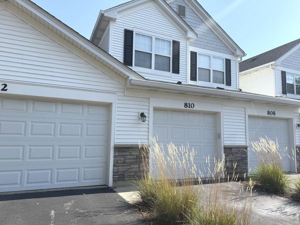 810 Woodewind Drive, Unit 810, Naperville, IL 60563