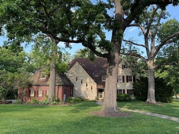 2221 Twin Oak Rd, Peru, IL 61354